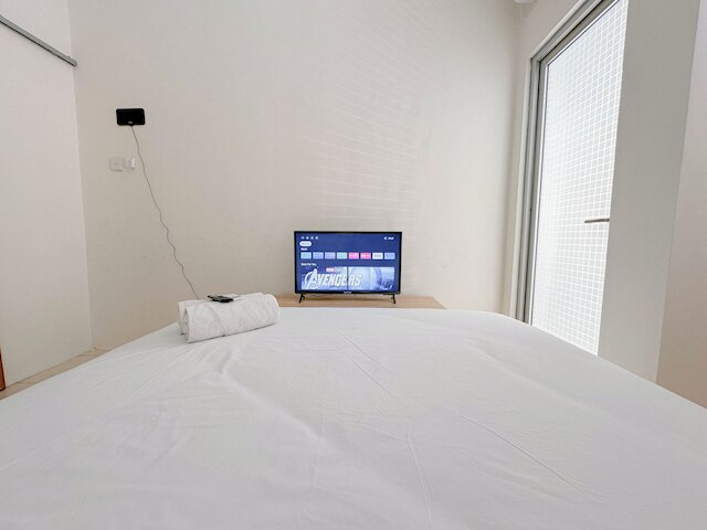 モダン スタジオ アンド シック アット パビリオン ペルマタ アパートメント