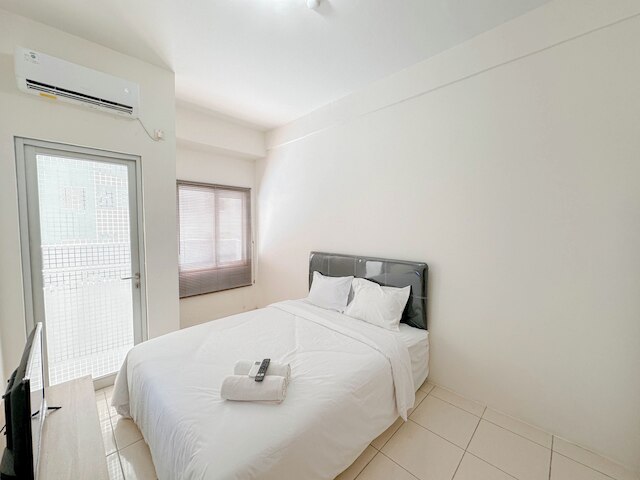 モダン スタジオ アンド シック アット パビリオン ペルマタ アパートメント