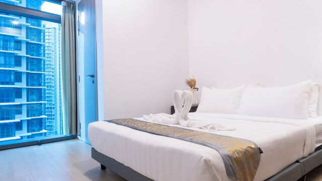 ムーンウェイ ラグジュアリー スイーツ アット イートン レジデンス