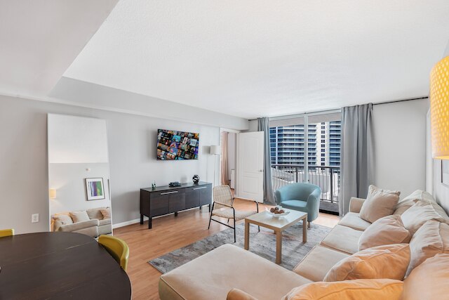 スカイ ハイ 31st フロア コンド ウィズ パーキング