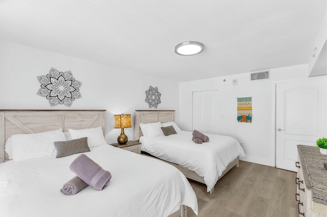 スカイ ハイ 31st フロア コンド ウィズ パーキング