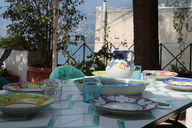 カーサ ノストラ - イット スピークス オブ ラブ ファミリー アンド ザ シー