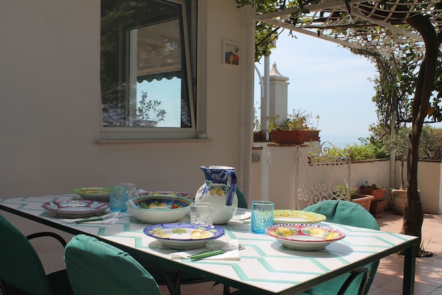 カーサ ノストラ - イット スピークス オブ ラブ ファミリー アンド ザ シー