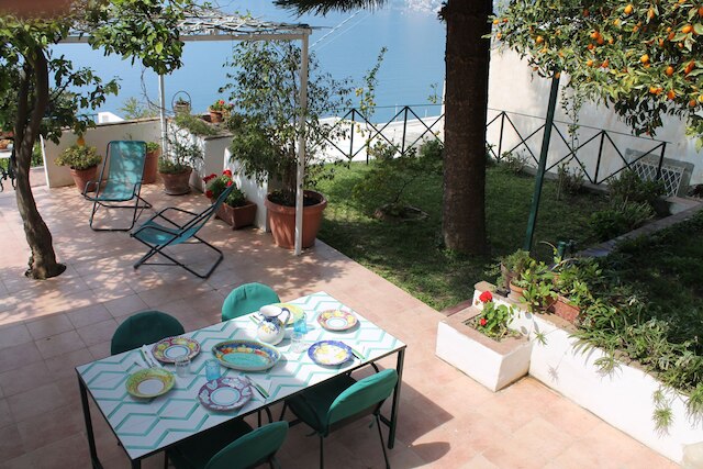 カーサ ノストラ - イット スピークス オブ ラブ ファミリー アンド ザ シー