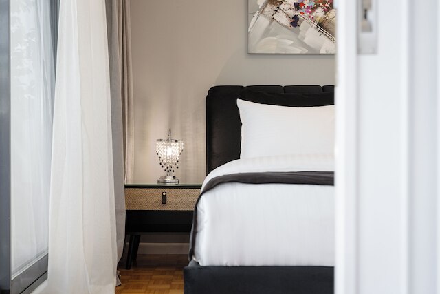 アテネズ ゴールデン ライト プレミアム レジデンス