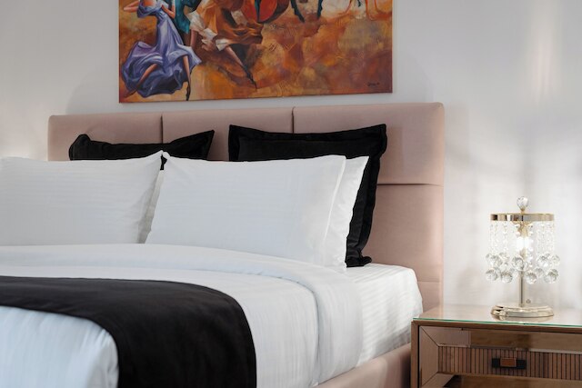 アテネズ ゴールデン ライト プレミアム レジデンス