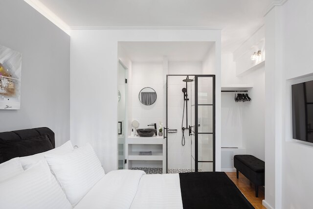 アテネズ ゴールデン ライト プレミアム レジデンス