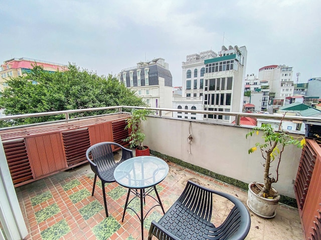 エコ ネスト クラシック アパートメント