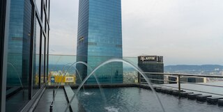 ムーンウェイ ラグジュアリー スイーツ アット CORE レジデンス