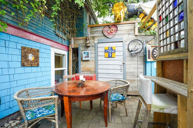 ジ アーツィー サルーン イン バンクーバー