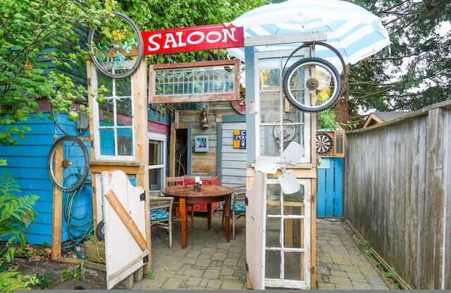 ジ アーツィー サルーン イン バンクーバー