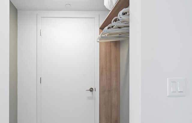 スタイリッシュ アパートメンツ ウィズ パーシャル オーシャン ビューズ イン ダウンタウン