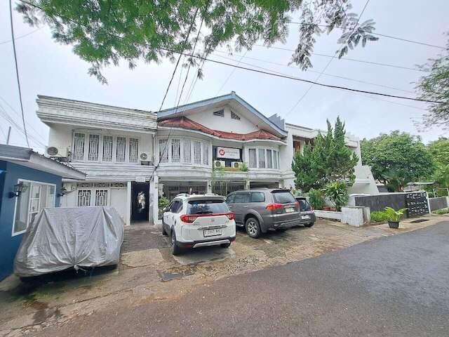 ホテル パトラディッサ スタシウン バンドン