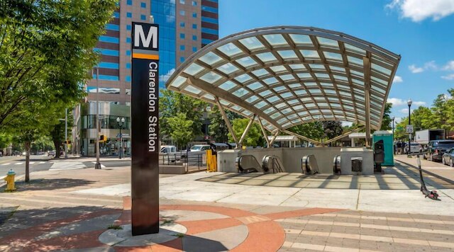 ナショナル アット クラレンドン メトロ