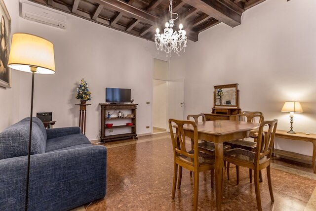 カーサ イシデ イン ローマ ウィズ 1 ベッドルームズ アンド 1 バスルームズ