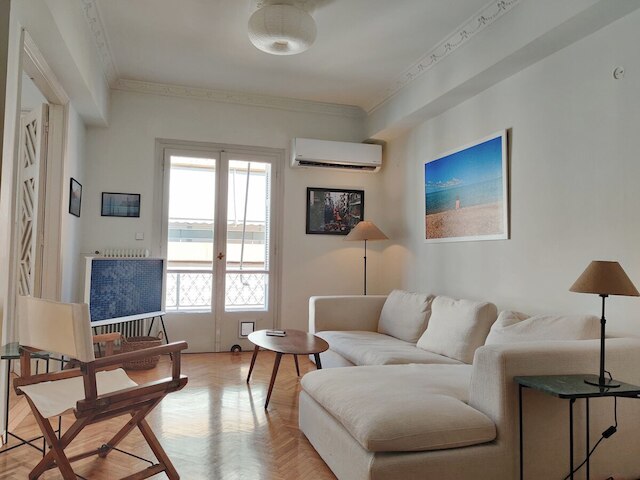 スタイリッシュ 1 ベッドルーム アパートメント ウィズ レトロ キッチン ビュー バルコニー