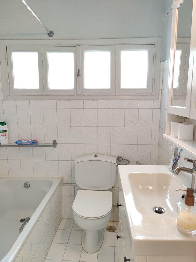 スタイリッシュ 1 ベッドルーム アパートメント ウィズ レトロ キッチン ビュー バルコニー