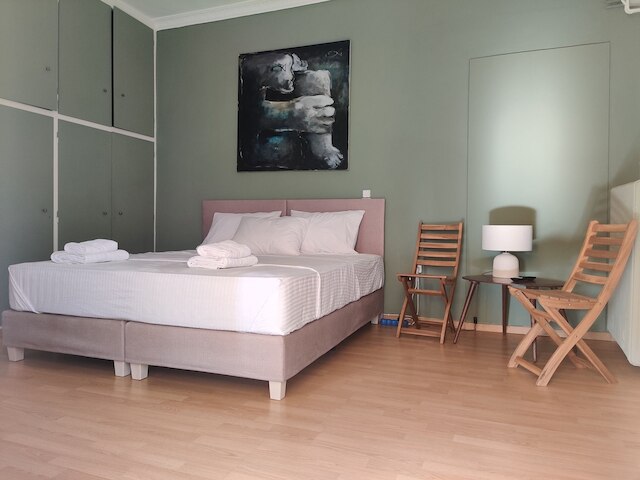 コージー 1 ベッドルーム アパートメント ウィズ バルコニー イン バイブレント エクサルヒア