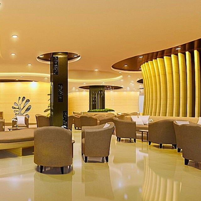 リブ ジャスト ステップス アウェイ フロム モール オブ アジア