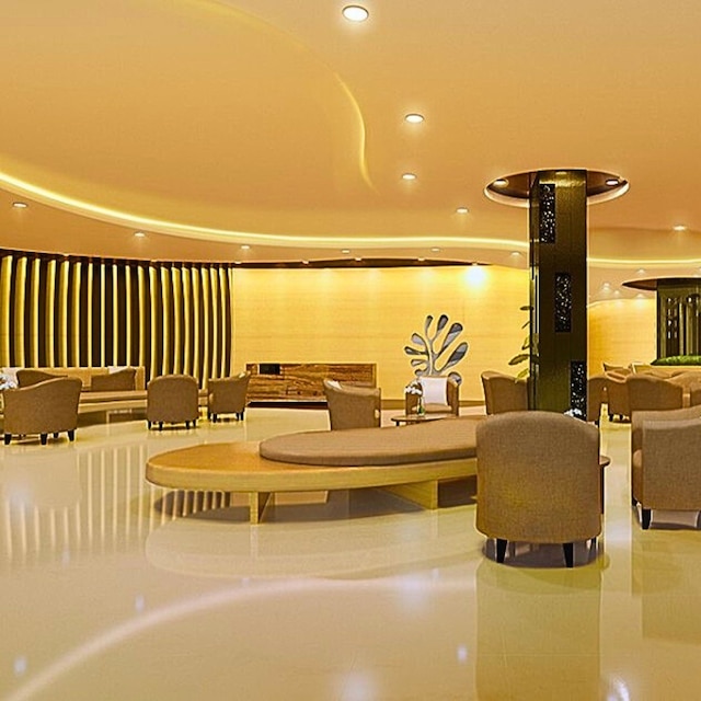 リブ ジャスト ステップス アウェイ フロム モール オブ アジア