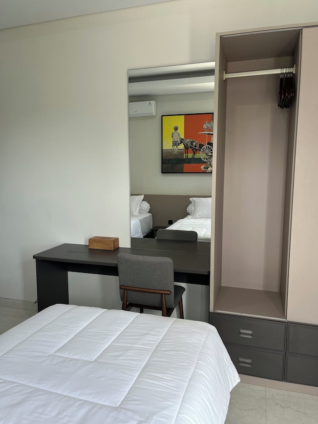 アルナ カラサン