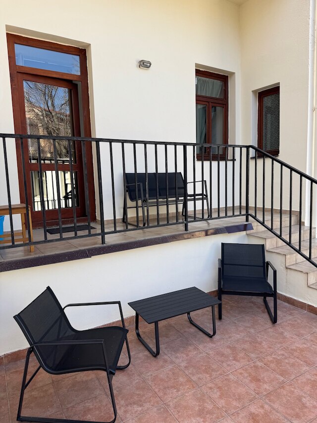 スタジオ - スリープス 2 - スモーキング オン バルコニー - ペッツ - WiFi