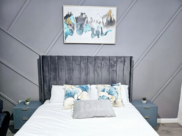 スタイリッシュ スペーシャス 1ベッドルーム アパートメント キングベッド 10ミニッツ ヒートンパーク