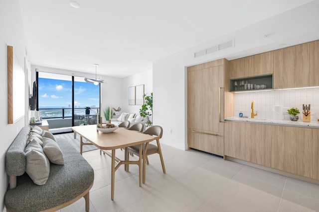 エクスペリエンス ラグジュアリー & ベイフロント ビューズ