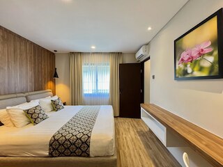 カナ スイーツ ジンバラン バイ フェイズ ホスピタリティ