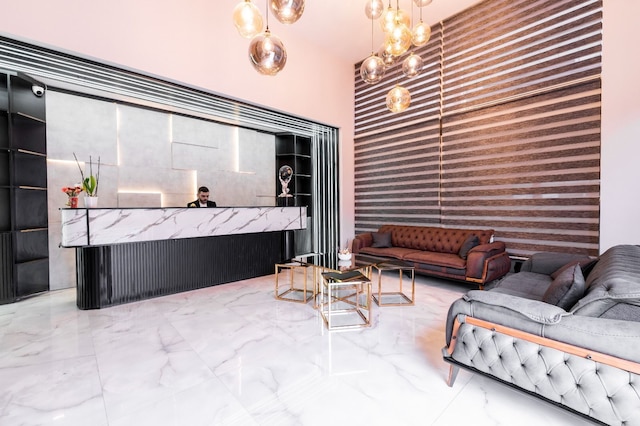 アリーナ ラグジュアリー