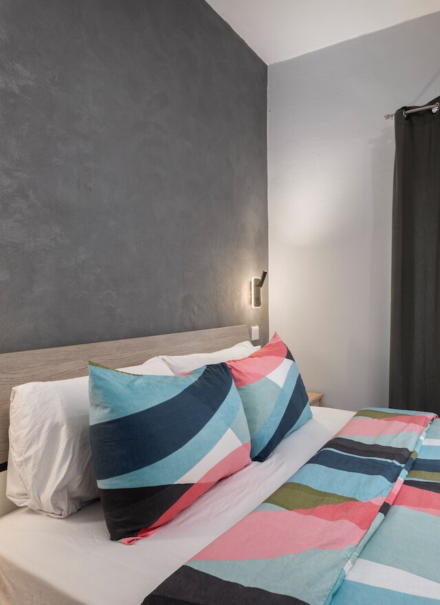 モダン エンスイート ルームズ ニア バルータ ベイ