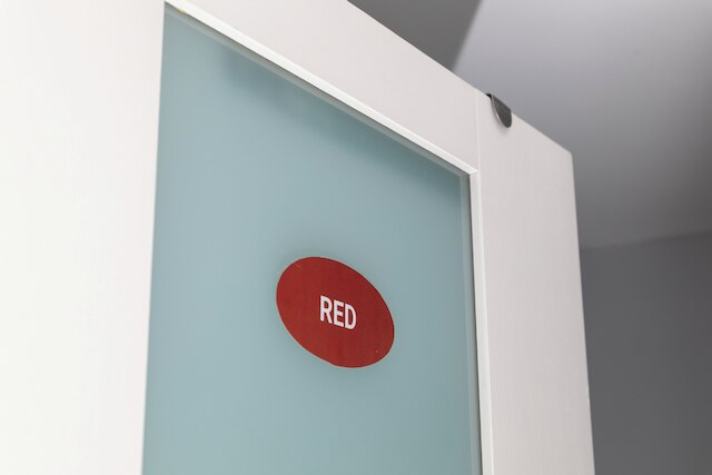 モダン エンスイート ルームズ ニア バルータ ベイ