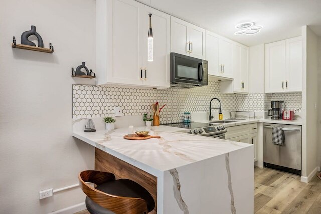 ツーベッドルーム アパートメント ウィズ ア サニー パティオ