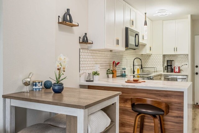 ツーベッドルーム アパートメント ウィズ ア サニー パティオ