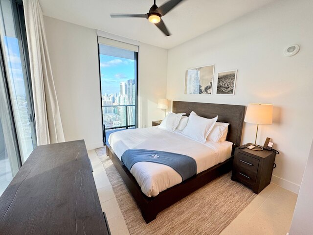 スカイハイ ラグジュアリー イン ダウンタウン マイアミ