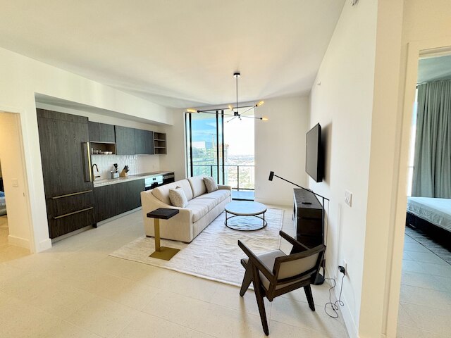 スカイハイ ラグジュアリー イン ダウンタウン マイアミ