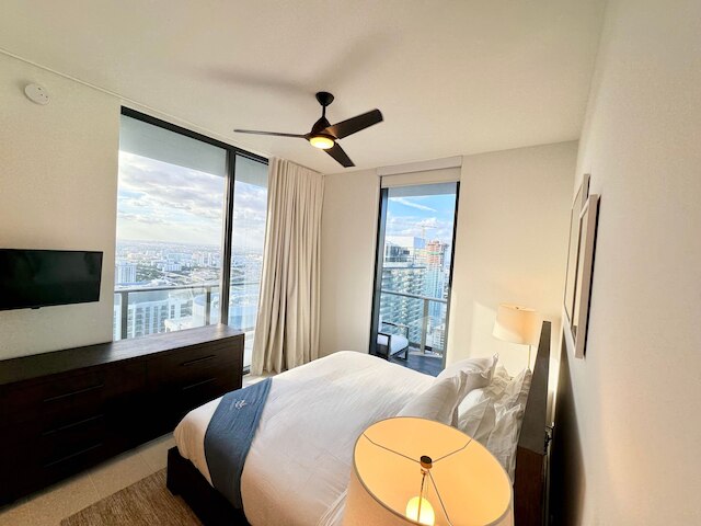 スカイハイ ラグジュアリー イン ダウンタウン マイアミ