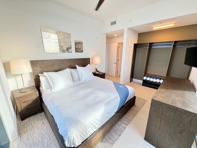 スカイハイ ラグジュアリー イン ダウンタウン マイアミ