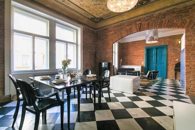 オールド タウン スクエア, 2 バスルームズ, ユニーク デザイン