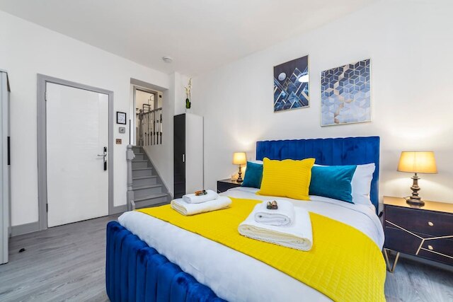 コージー アンド モダン デュプレックス イン ザ ハート オブ アールズ コート