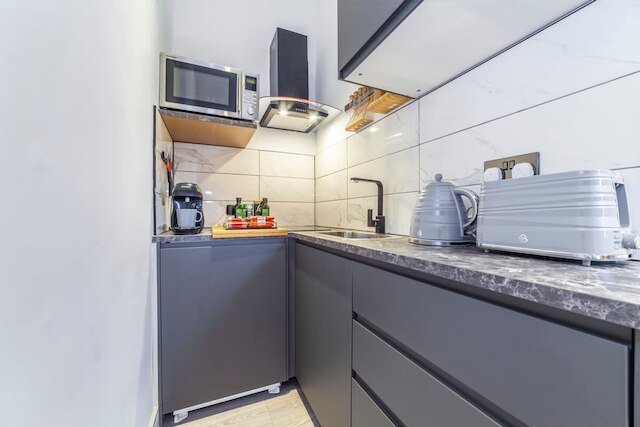 コージー アンド モダン デュプレックス イン ザ ハート オブ アールズ コート