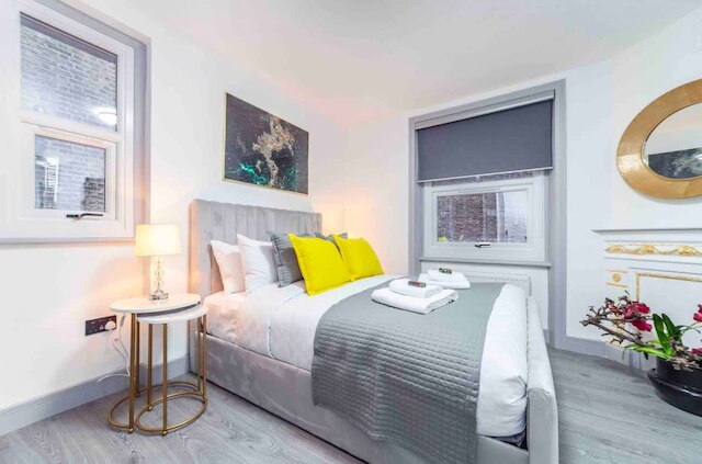 モダン アンド スペーシャス デュプレックス イン アールズ コート