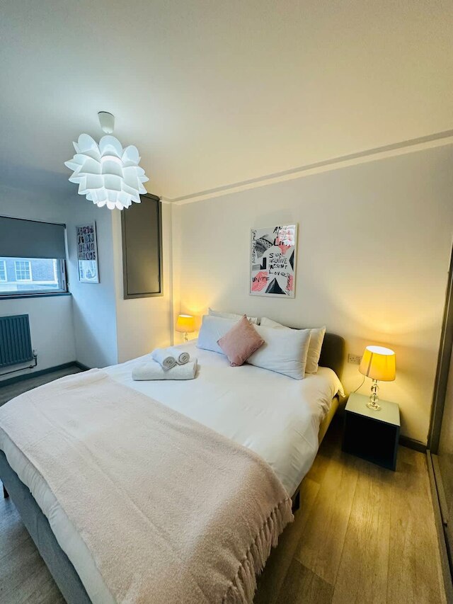 ケンジントンガーデンズ 2 ベッドルーム フラット ウィズ ア バルコニー