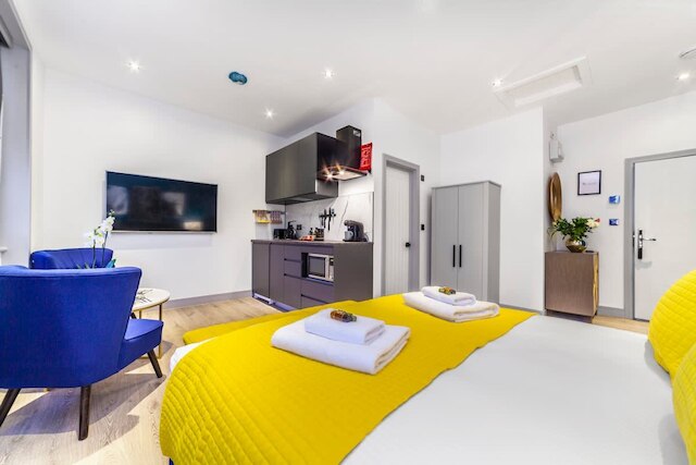 ラブリー スタジオ イン アールズコート