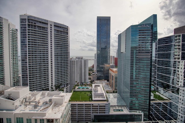 モダン 1BR アット ブリッケル ベイ クラブ バイ ワンラックスステイ