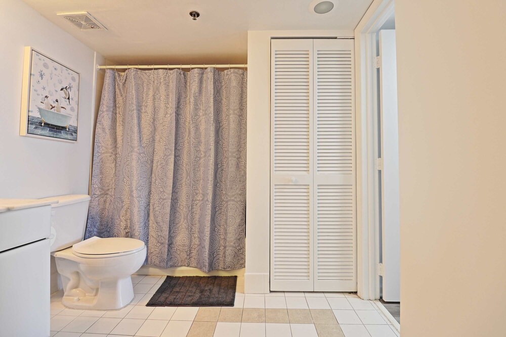 モダン 1BR アット ブリッケル ベイ クラブ バイ ワンラックスステイ