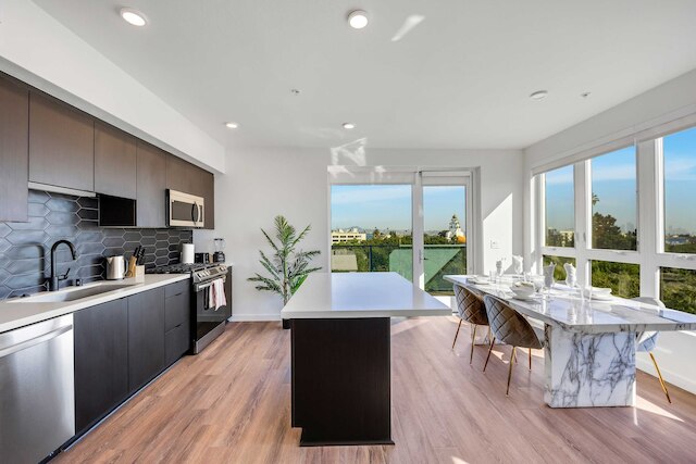 ラグジュアリー 2BR ハリウッド プールビュー バイ ワンラックスステイ