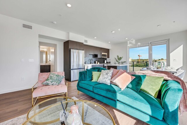 ラグジュアリー 2BR ハリウッド プールビュー バイ ワンラックスステイ