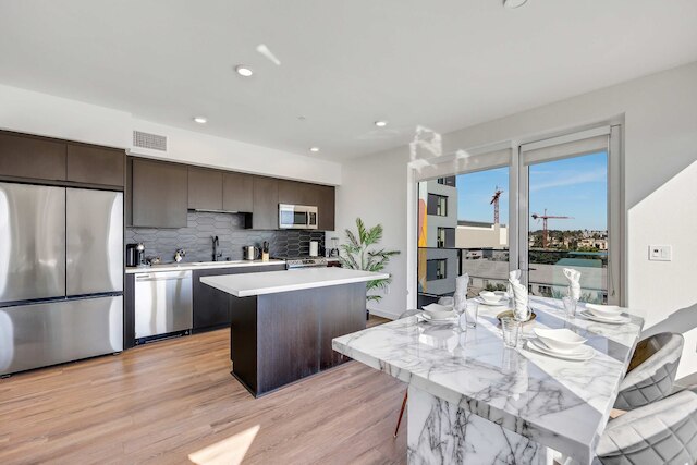 ラグジュアリー 2BR ハリウッド プールビュー バイ ワンラックスステイ