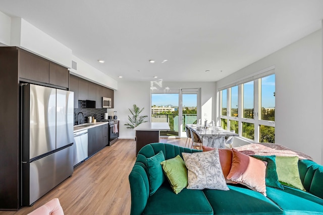 ラグジュアリー 2BR ハリウッド プールビュー バイ ワンラックスステイ